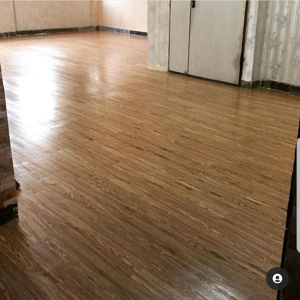 آیا رنگ‌های تیره کفپوش PVC در تابستان گرمای بیشتری جذب می‌کنند؟